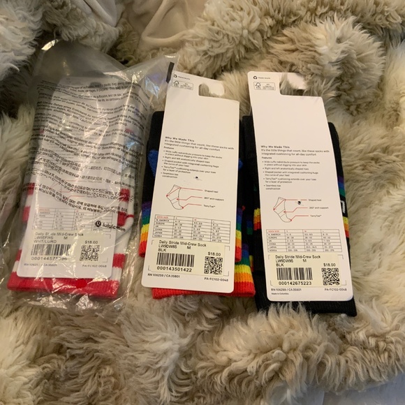 LULULEMON SOCKS BRAND NEW Women’s - Picture 2 of 2